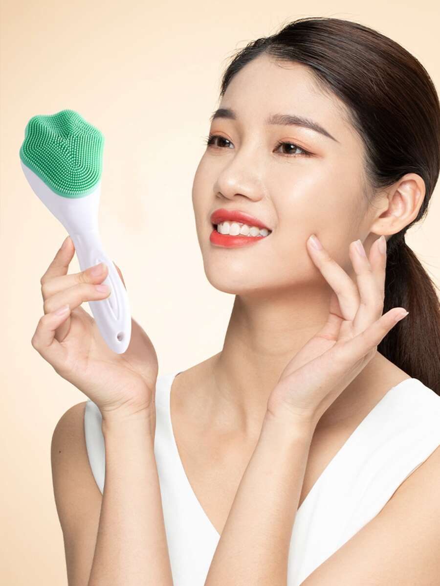 SilkyGlow – Silicone Facial Scrubber